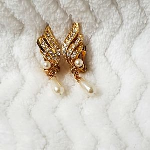 Studs Clip on Earrings in Gold tone